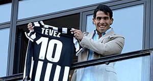 Carlos-Tevez-Juventus-Unveil-Shirt_2964415